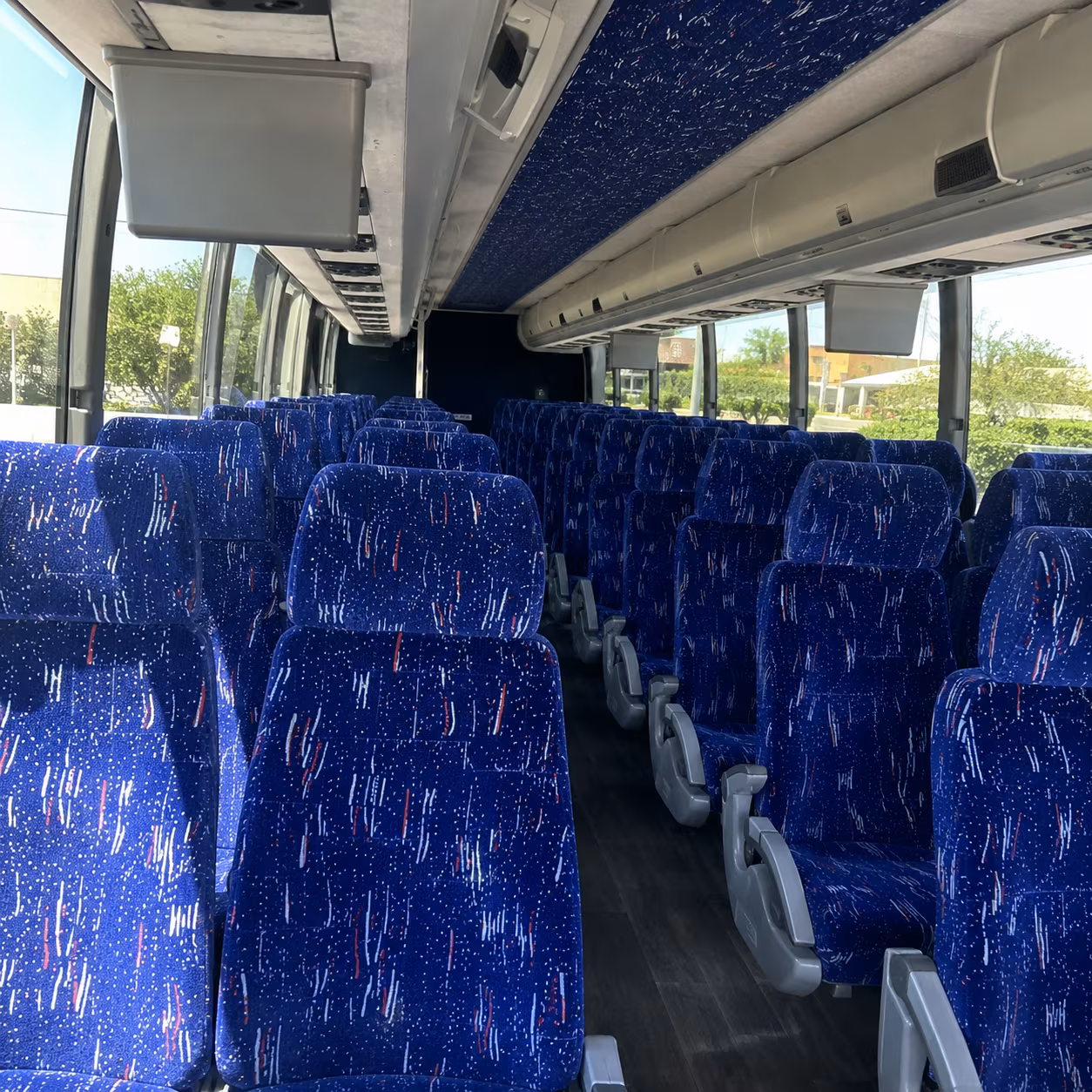 use a charter bus for riverbanks zoo field trips from rock hill